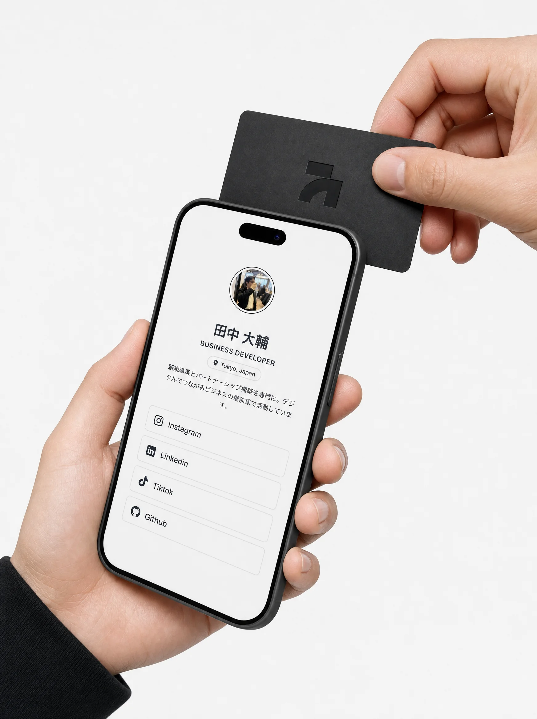Tapping the AnimaNext card to a phone